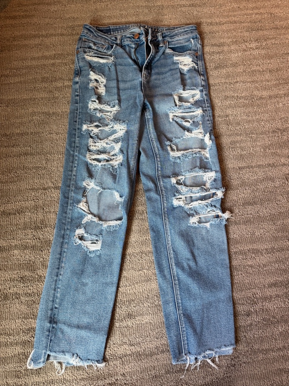 American Eagle Distressed Jeans – Ripped Medium Wash Denim – Stretch